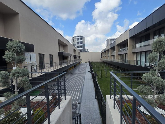 KORU YAŞAMKENT'TE SATILIK 7+1 VILLA, 300M², KIRACILI