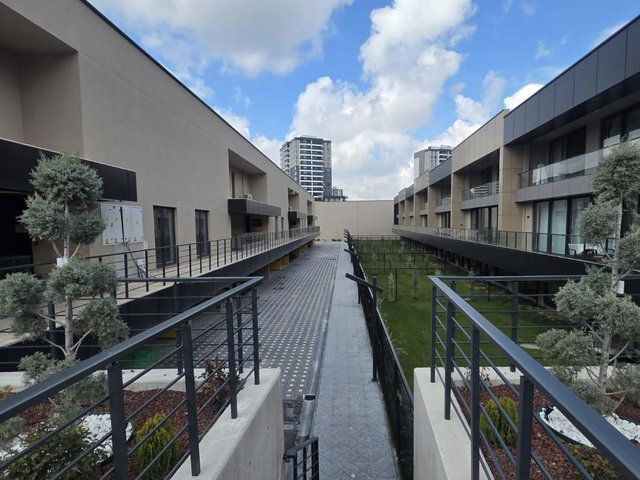 KORU YAŞAMKENT'TE SATILIK 7+1 VILLA, 300M², KIRACILI
