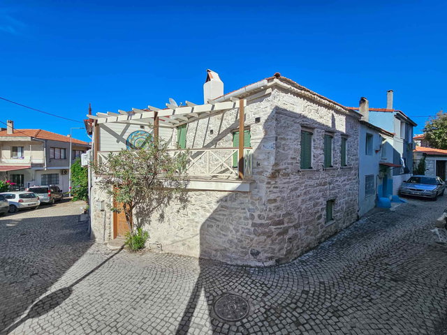 URLA' DA SANAT SOKAĞINA YAKIN KIRALIK MÜSTAKIL TAŞ EV