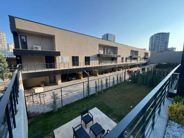 YAŞAMKENT’TE ÖZEL TASARIMLI VE GENİŞ BAHÇELİ KİRALIK VİLLA
