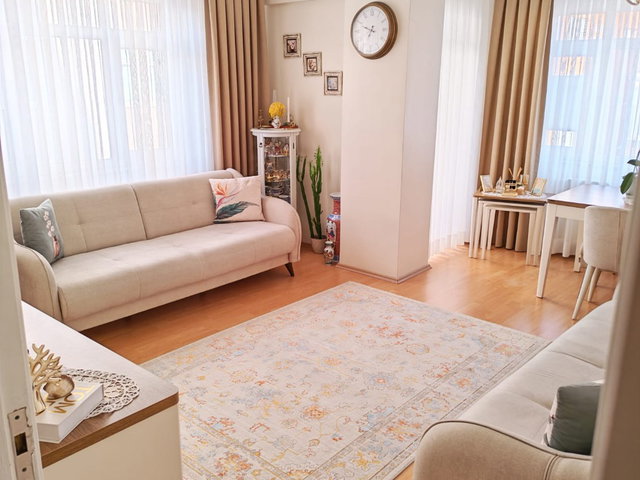 BAĞCILAR MEYDANA YAKIN OTOPARKLI 3+1 SATILIK DAİRE