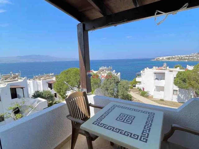 AKÇABÜK TATIL KÖYÜNDE TAM DEVRE FULL DENIZ MANZARALI 1+1 DAIRE