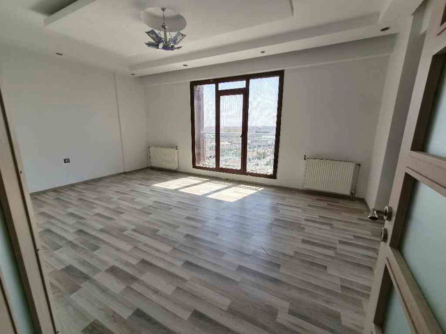 KAYAPINAR’DA SİTE İÇİNDE 3+1 | 150 M² NET | 11. KAT PANORAMİK MANZARALI KİRALIK DAİRE