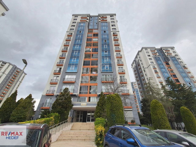 AVCILAR’DA SİTE İÇİNDE 3+1 | 140 M² BRÜT | 2 BANYO | BALKON | KREDİYE UYGUN