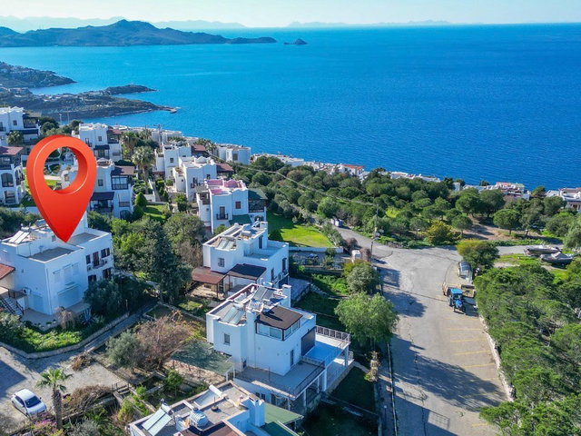 GÜNDOĞAN'DA ÖZEL PLAJLI, GENIŞ BAHÇELI, TAMAMEN YENILENMIŞ VILLA