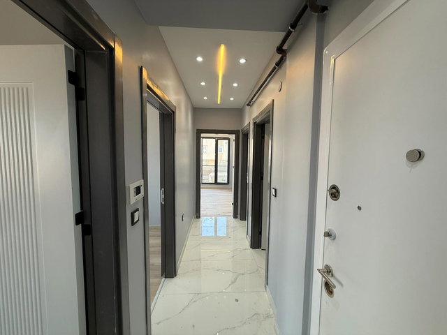 AVCILAR GÜMÜŞPALA MAH MERTOBÜSE YAKIN MESAFE 2+1 KİRALIK DAİRE