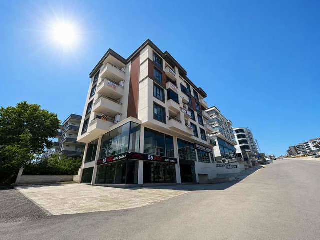REMAX SERHAT/RTE BULVARINA CEPHE/HOLLÜ/1+1 DAİRE/OFİS