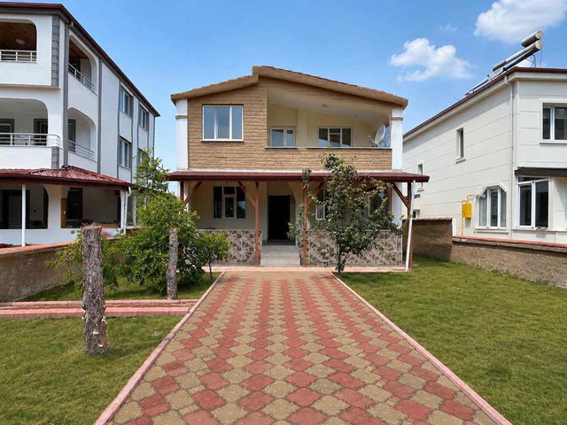 REMAX SERHAT/YAKAKENT SAHİL'DE SATILIK YAZLIK/
