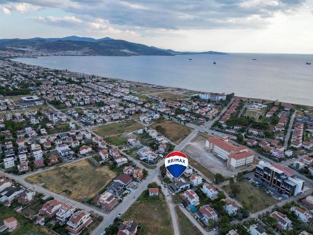 ÇETIN EMEÇ CADDESINDE DENIZE YAKIN LÜKS IKIZ VILLA