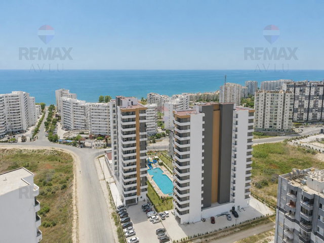REMAX AVLU'DAN TÖMÜK'TE PANORAMİK DENİZ MANZARALI AQUAPARKLI PRESTİJLİ SİTEDE 1+1