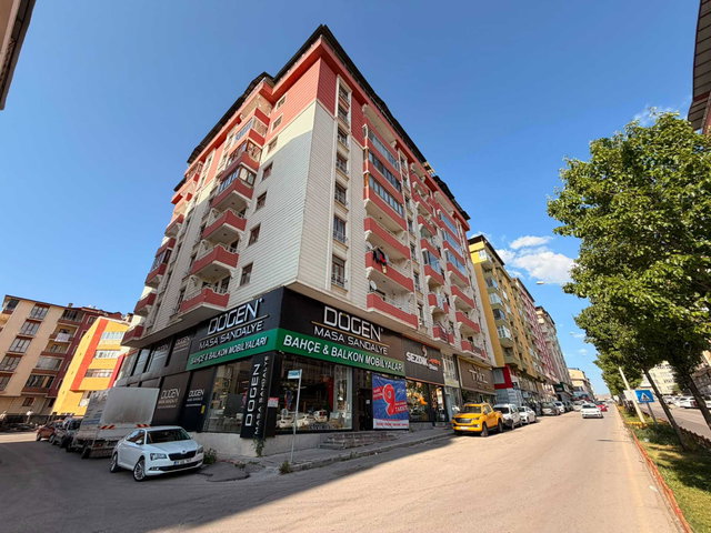 REMAX ARTIS'DEN ŞEHIR MERKEZINDE SATILIK 3,5+1 DAIRE