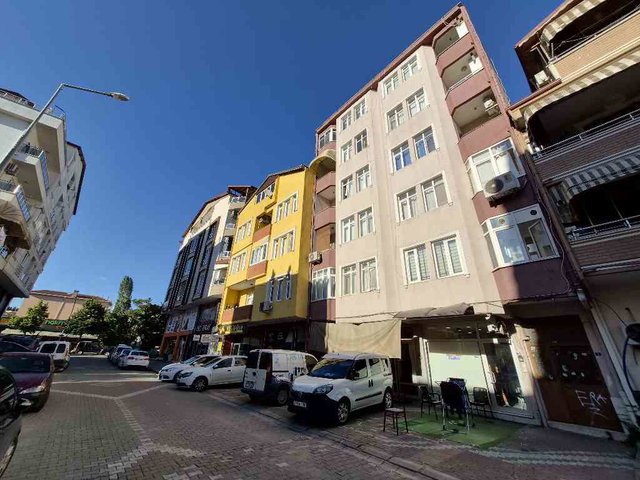 KADIKÖY MAHALLESİNDE 2+1 SATILIK MERKEZİ KONUMDA DAİRE