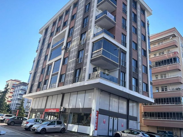 ATAKENT TRAMVAY DURAĞINA ÇOK YAKIN SIFIR EŞYALI KİRALIK 1+1 DAİRE