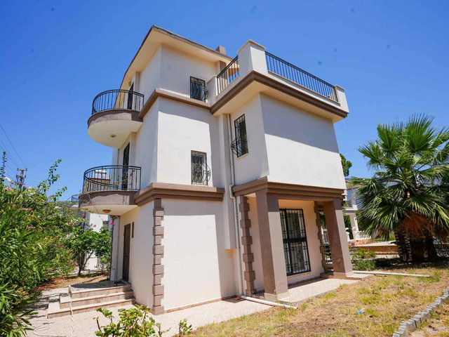 RE/MAX ZETA'DAN AKBÜK'TE HAVUZLU SİTEDE, 130 M² TAM MÜSTAKİL FIRSATI