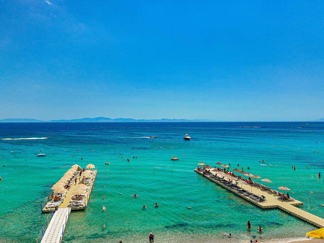DIDIM ALTINKUM’DA SATILIK DENIZ MANZARALI DENIZE SIFIR 4+2 EŞYALI DUBLEKS DAIRE