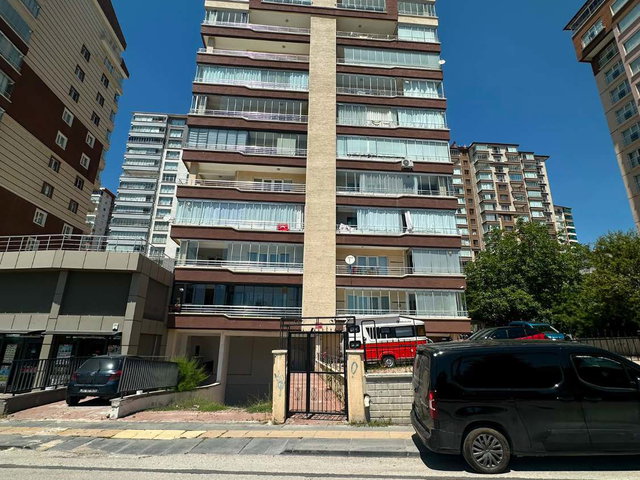 ŞEHİT TUNCAY ÖZDERE SİTESİ’NDE ŞEHIR VE VADİ MANZARALI 5+1 DUBLEKS (40 M² TERAS)