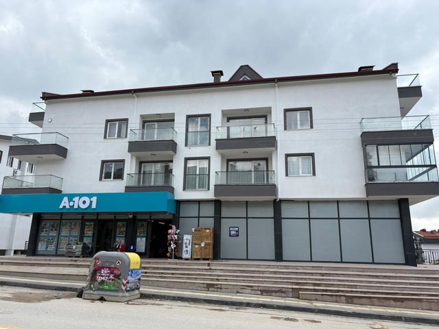 İNCEK TAŞPINAR'DA CADDE ÜSTÜ SIFIR 2+1 DAİRE