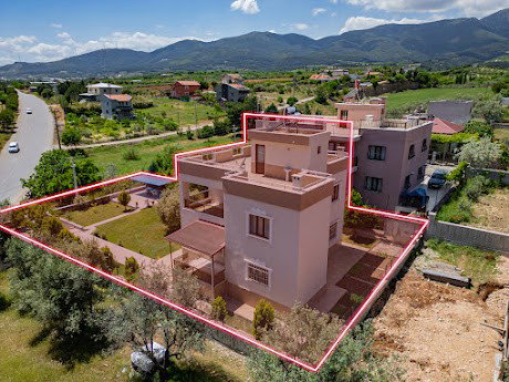 MANISA ŞEHZADELER KARAOĞLANLI'DA SATILIK MÜSTAKIL VILLA