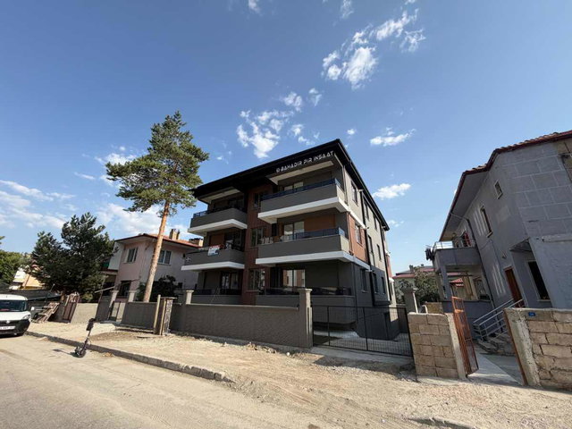 REMAX DEM'DEN MERKEZİ KONUMDA EŞYALI LÜKS KİRALIK 1+1 DAİRE