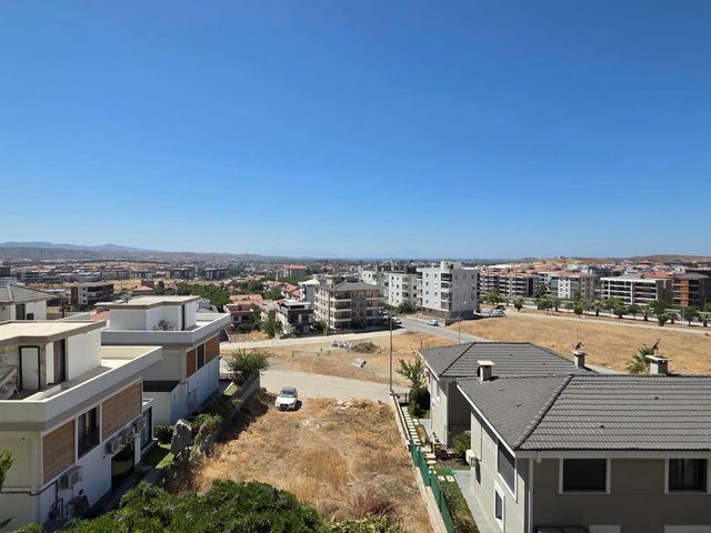 SEFERİHİSAR ARAKAT D.GAZLI ASANSÖRLÜ 2+1 SATILIK MANZARALI DAİRE