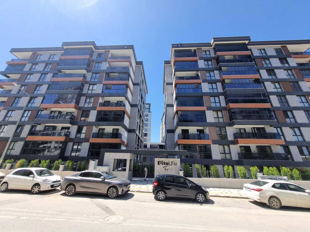 REMAX BEYAZ FSM BULVARI ELITE LIFE SİTESİNDE KİRALIK 2+1 DAİRE