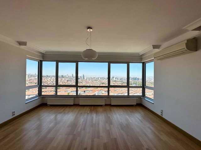 MESA DORA SİTESİ’NDE ÖNÜ AÇIK, YENİLENMİŞ 4+1 SATILIK DAİRE