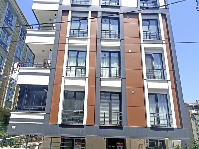 SATILIK YENİ BİNADA AYRI MUTFAKLI ARA KAT 1+1 DAİRE
