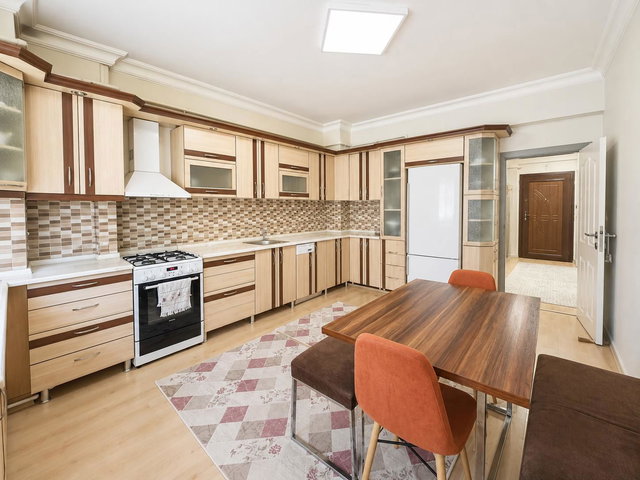 REMAX ARTIS'DEN YENIŞEHIR'DE SATILIK 4+1 DAIRE