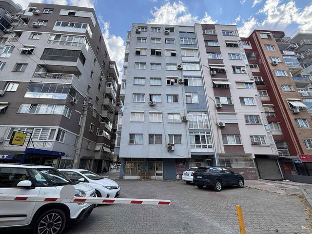 40 EGEPOL HASTANESİ VE METRO YAKINI CADDE ÜZERİ 2+1 SATILIK DAİRE