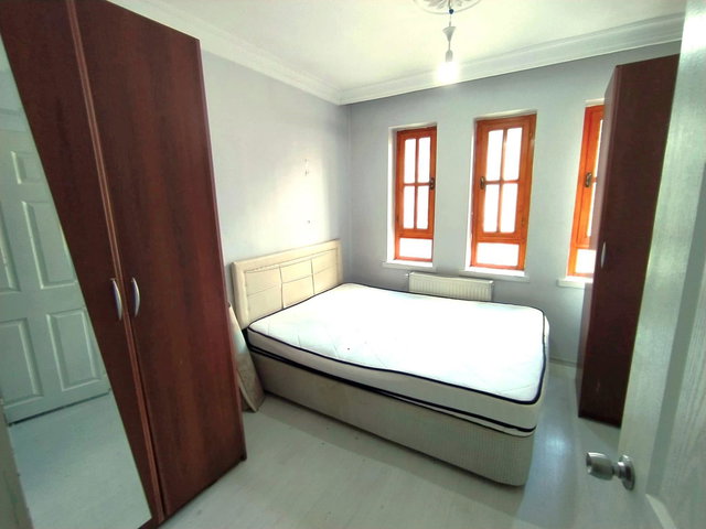 18 BİNTL KİRACILI KAT KONUMUNDA SATILIK BALKONLU Y.GİRİŞ 2+1 DAİRE