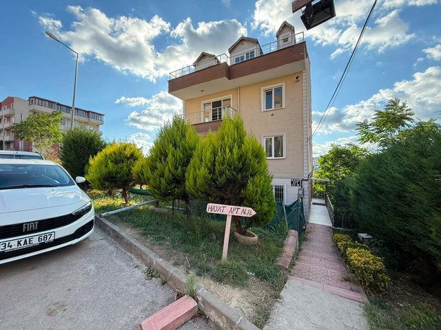 İZMİT BAĞÇEŞME ORHAN MAH’DE EŞYALI 1+1 BALKONLU SATILIK DAIRE