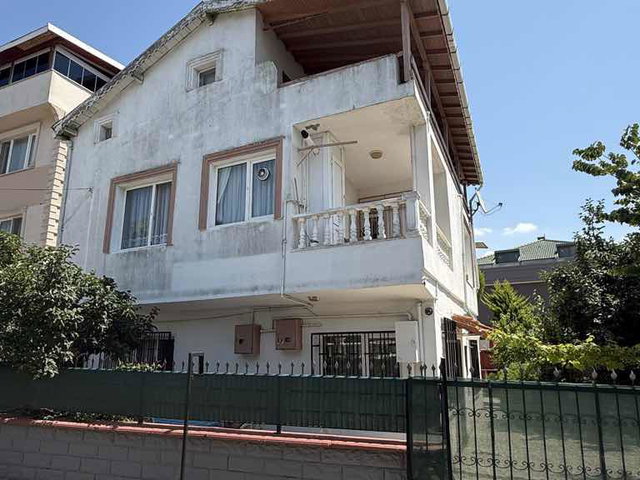 BÜYÜKÇEKMECE GÜZELCE 3 KATLI MÜSTAKİL VİLLA