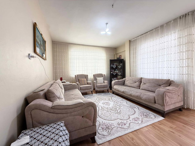 MALTEPE TÜLIN CADDESI'NDE SATILIK 2+1 ARA KAT 95M² DAIRE