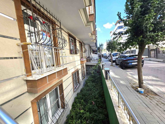 REMAX’TAN KİRALIK METROBÜSE YAKIN EŞYALI 1+1 ARA KAT DAİRE