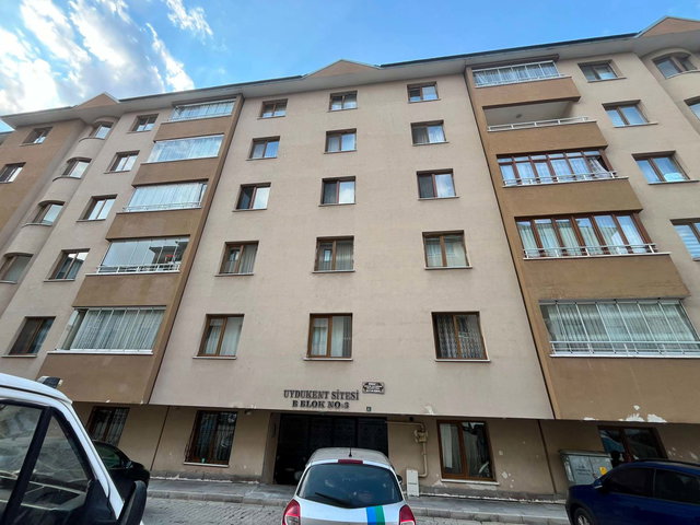REMAX İLKE KOMBİNA'DA 4+1 SATILIK DAİRE