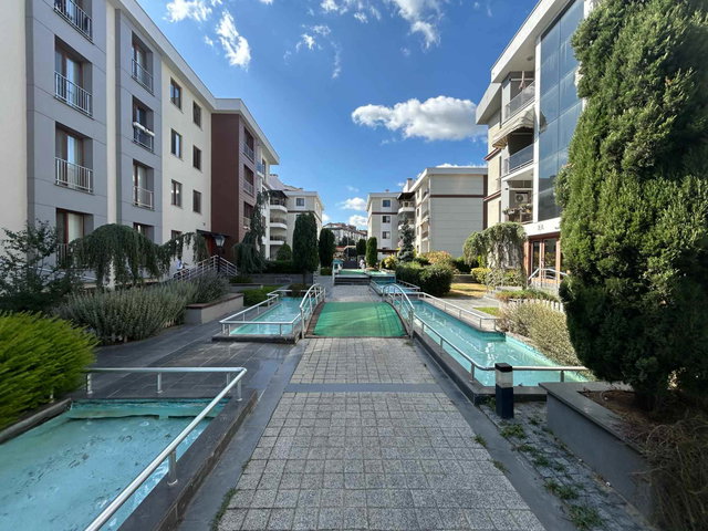 EKİNOBADA KISA KATLI LÜKS SİTEDE HAVUZ CEPHELİ KİRALIK 2+1 DAİRE
