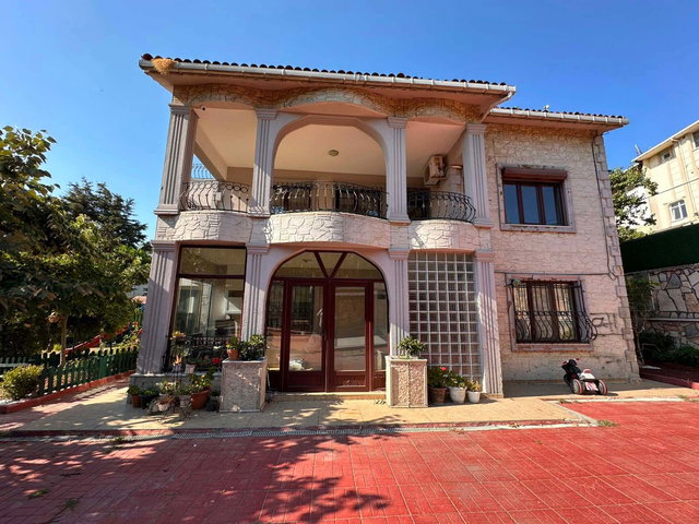 BEYLİKDÜZÜ DEVLET HASTANESİ YAKINI GENİŞ ALANDA 6+3 LUX VİLLA
