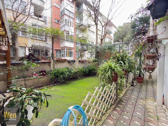 ACIBADEM'DE TEPE NAUTİLUSE KOMŞU BAHÇELİ BAKIMLI 2+1