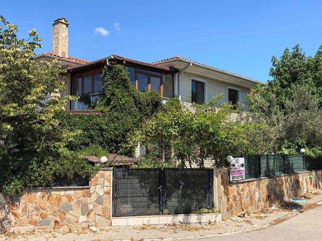 300 M2 MÜSTAKIL BAHÇELI,KONUT + TICARI KULLANIMA UYGUN 5+1 VILLA
