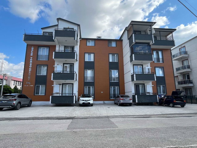 REMAXÇAKRA ÖMER ONAYCI'DAN KARAKÖPRÜ'DE KIRALIK ARAKAT 2+1 DAIRE