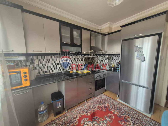 RE/MAX LACİVERTTEN KARAYOLLARINDA SATILIK 3+1 DAİRE