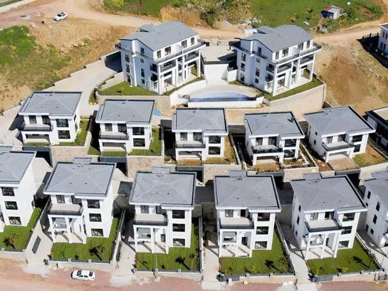 RE/MAX DREAMDEN KABAOĞLU MAHALLESİNDE 5+1 SATILIK VİLLA