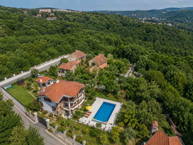 BEYKOZ GÖRELE’DE 980 M² ARSA İÇİNDE  HAVUZLU & MÜSTAKİL ÖZEL VİLLA