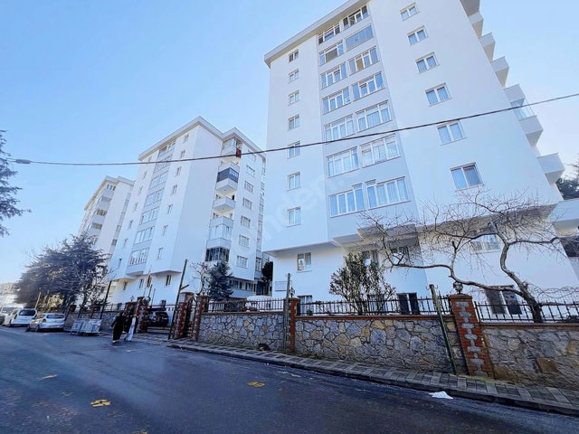 DUDULLU METRO'YA 500METRE OSMANLISİTESİ 3+1 ARAKAT 155M2 SATILIK