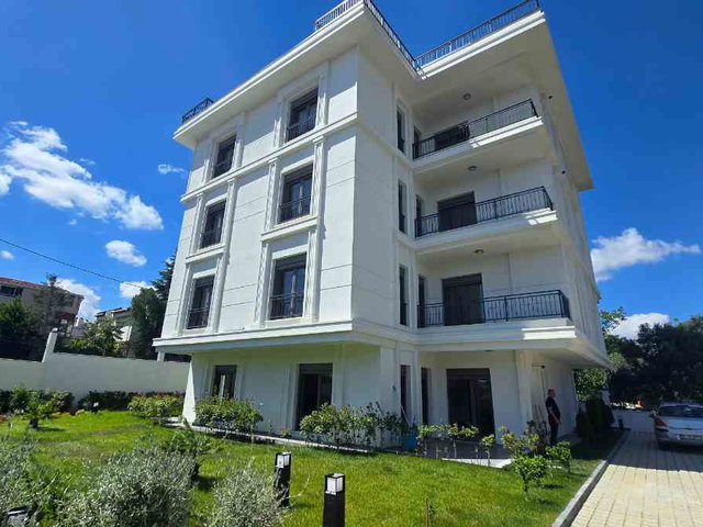 BÜYÜKÇEKMECE PINARTEPE’DE 2025 SIFIR, GÜNEY CEPHE 3+2 EN ÜST KAT DAİRE | 3 BANYO