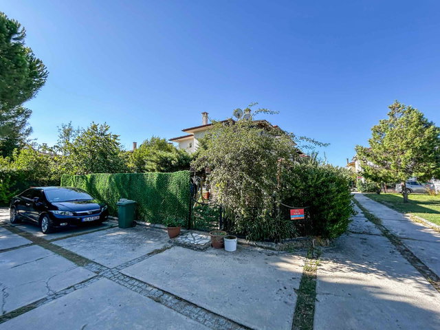 AYVALIK’TA HAVUZLU SITE İÇINDE, BAHÇELI, 3+1 SATILIK VILLA