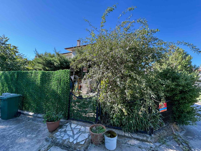 AYVALIK’TA HAVUZLU SITE İÇINDE, BAHÇELI, 3+1 SATILIK VILLA