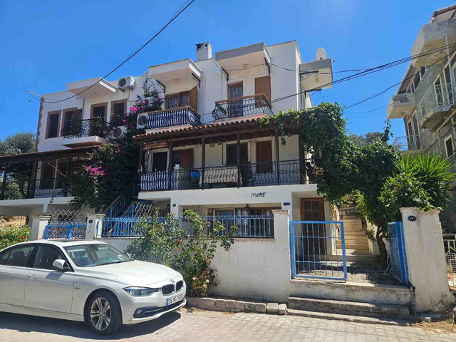 ESKI FOÇA'DA EŞYALI 4+1 KIRALIK VILLA