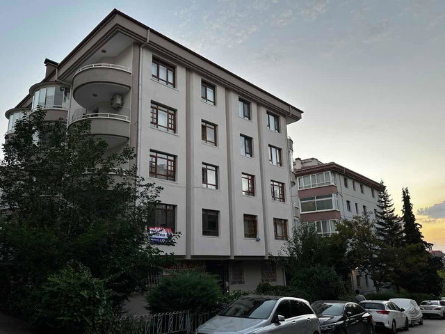 SANCAK'TA 1.KAT ASANSÖRLÜ KAPALI GARAJLI 3+1 KOMBILI DAIRE