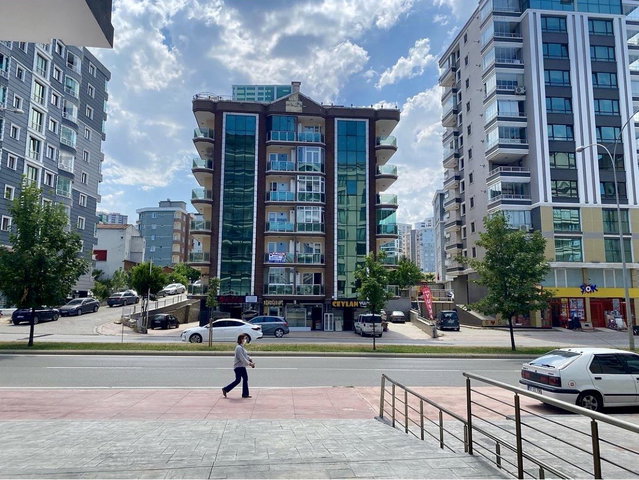 ATAKENT BULVARINDA TRAMVAYA DENİZE YAKIN KİRALIK 3+1 ARA KAT DAİRE